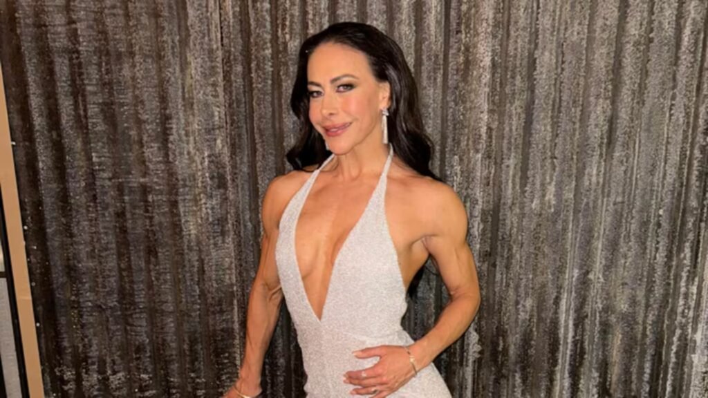 Vanessa Guzmán vuelve a lucir su banda de México y revive Miss Universo 1996