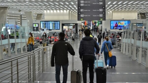 Profeco refuerza módulos en aeropuertos para proteger a aficionados rumbo al Mundial 2026
