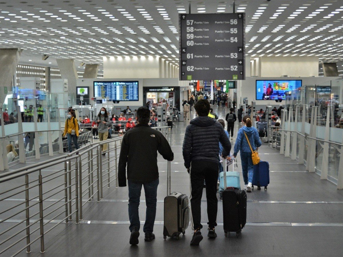 Profeco refuerza módulos en aeropuertos para proteger a aficionados rumbo al Mundial 2026