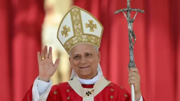 El Papa León XIV se hace viral tras realizar el gesto "six-seven"