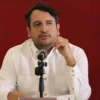 Andy López cobra 94 mil pesos como asesor de Morena revela contrato del partido