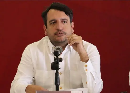 Andy López cobra 94 mil pesos como asesor de Morena revela contrato del partido