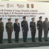 Momento de tensión en Santa Lucía: cae mampara sobre Delfina Gómez durante ceremonia militar