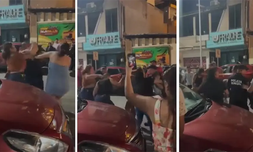 Pelean mujeres en Jalpa durante desfile de carros alegóricos de aspirantes a Flor de la Jícara 2026