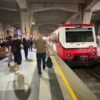 Caos en el Tren Suburbano: pasajeros descienden en plena vía tras falla rumbo al AIFA