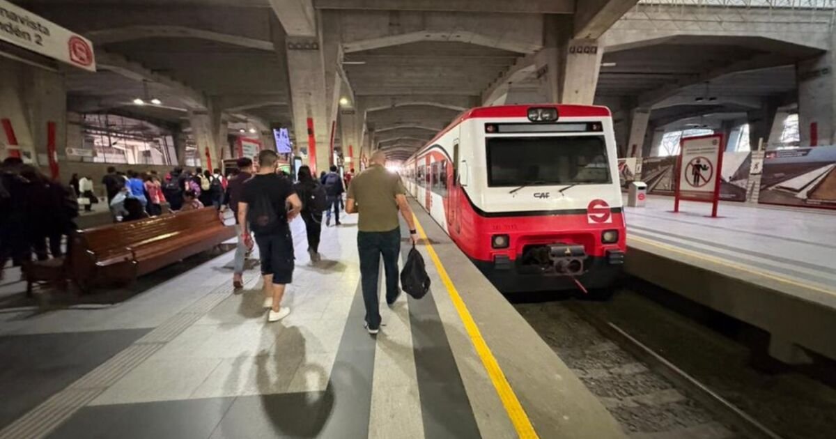 Caos en el Tren Suburbano: pasajeros descienden en plena vía tras falla rumbo al AIFA