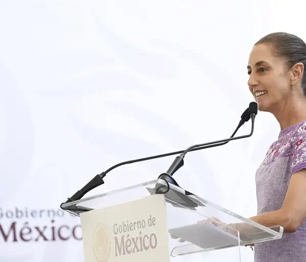 Inicia Sheinbaum planteamiento para regular uso de redes sociales en escuelas