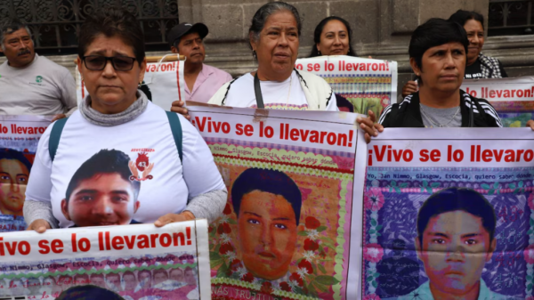 Familias de los 43 normalistas de Ayotzinapa exigen encuentro urgente con el Gobierno federal