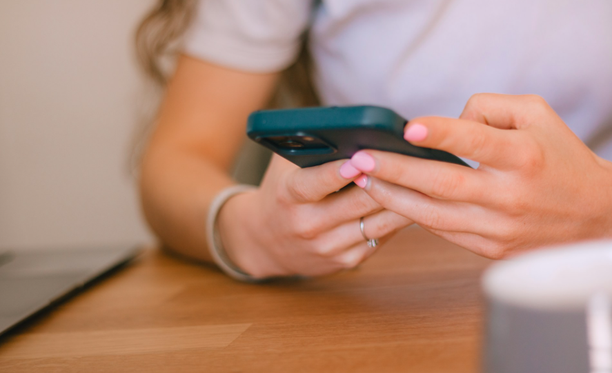 ¿Qué pasa con tus datos al registrar tu celular con CURP?