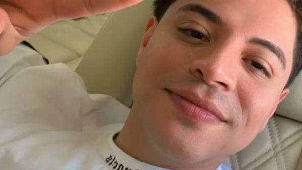 Amenazan a Eduin Caz con narcomanta en Tijuana: “Dedícate a la música o te vamos a fusilar”