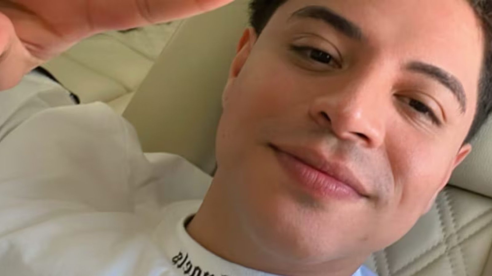 Amenazan a Eduin Caz con narcomanta en Tijuana: “Dedícate a la música o te vamos a fusilar”