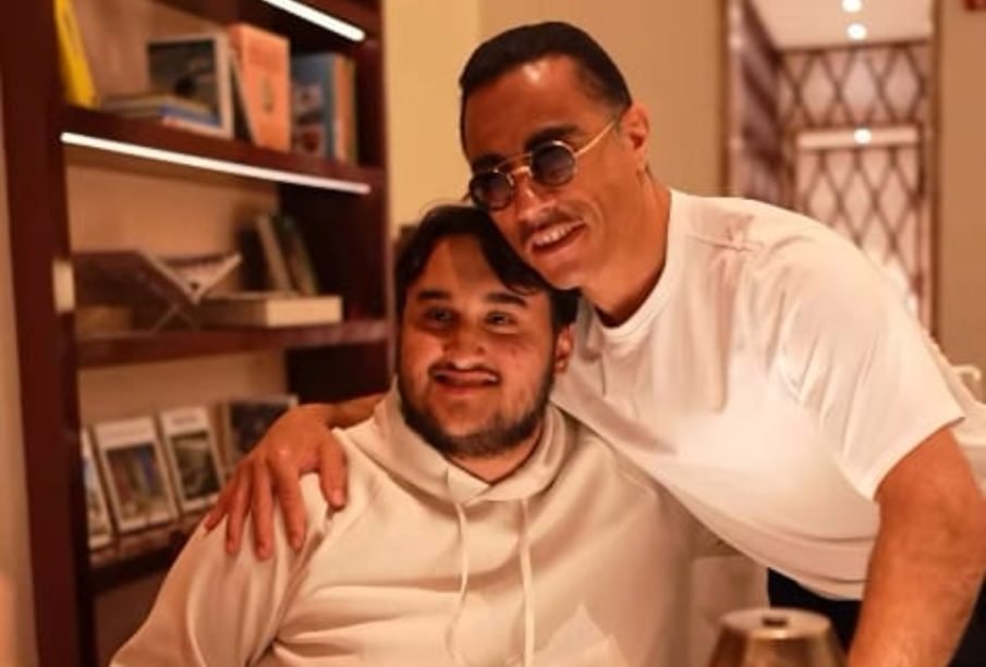Captan al hijo menor de AMLO en exclusivo restaurante de Salt Bae y estalla polémica