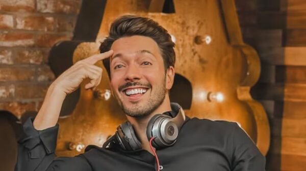 Roger González rompe el silencio sobre su orientación sexual y habla de los rumores con “El Chino”
