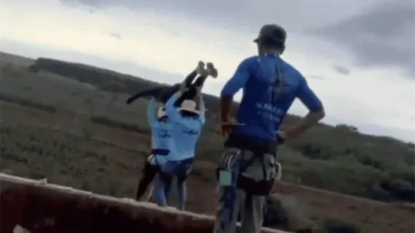Joven muere tras ser lanzada de bungee sin arnés de seguridad en Brasil