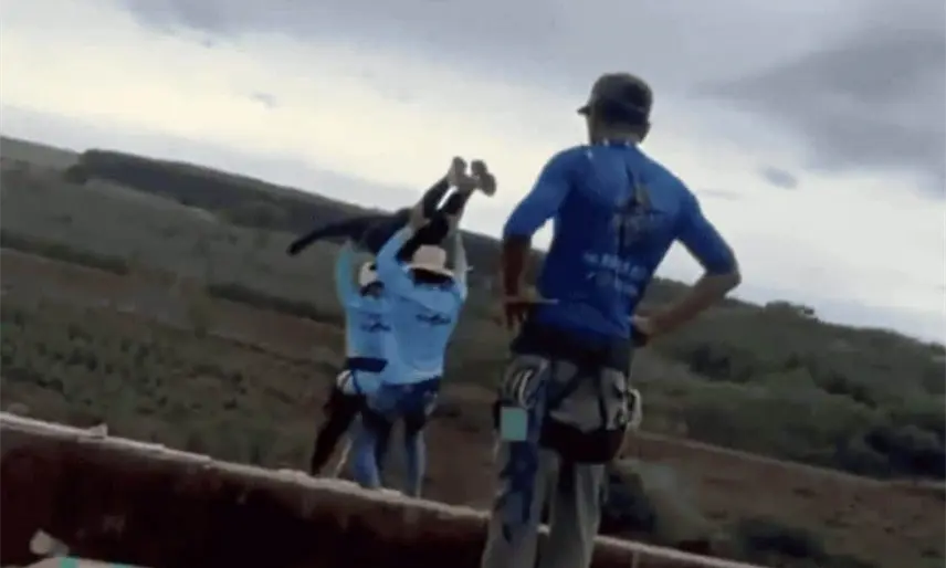 Joven muere tras ser lanzada de bungee sin arnés de seguridad en Brasil