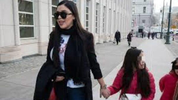 Emma Coronel muestra un recuerdo de sus hijas y genera miles de reacciones