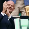 Infantino defiende pausas de hidratación