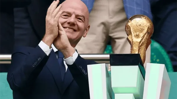 Infantino defiende pausas de hidratación