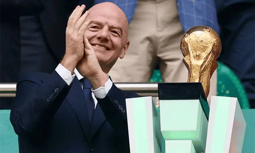 Infantino defiende pausas de hidratación