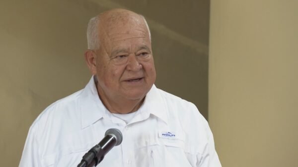 Víctor Castro Cosío niega revocación de visa y acusa campaña contra la 4T