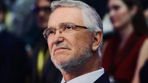 Dueño de TV Azteca se pronuncia por atroces comentarios de Pedro Sola contra los perros
