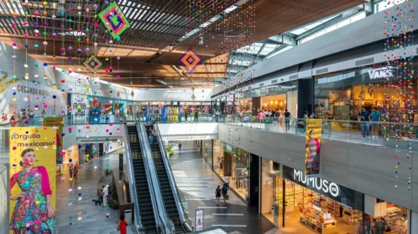 Alertan por nuevo modus operandi para reclutar menores en plazas comerciales de Guadalajara