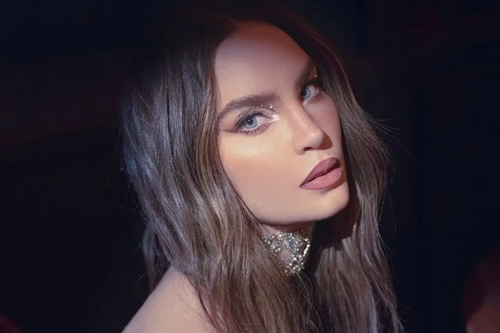 Sorprende Belinda con cambio de look y revela que tiene esta condición médica