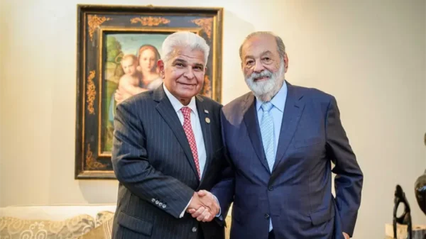 Presidente de Panamá se reúne con Slim y empresarios para promover inversiones mexicanas