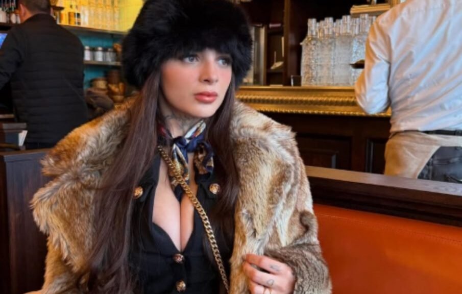 Karely Ruiz denuncia presunta estafa de más de 200 mil pesos y exhibe a albañil