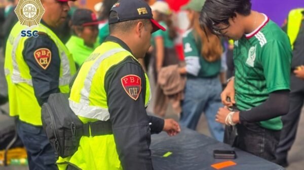 Aficionados comienzan a llegar al Zócalo de CDMX para ver el partido