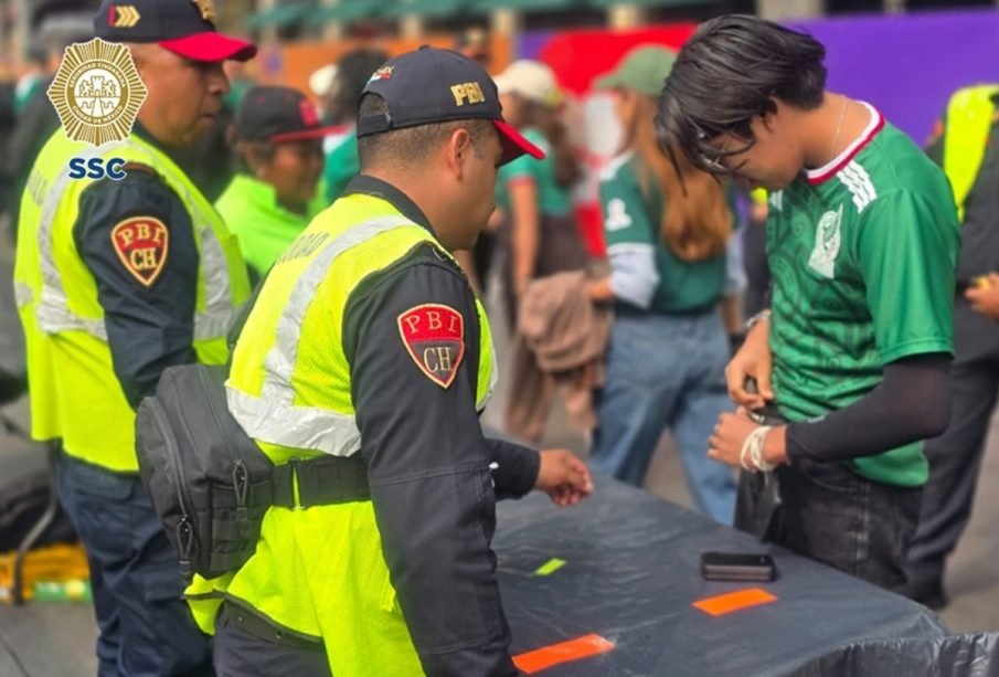 Aficionados comienzan a llegar al Zócalo de CDMX para ver el partido