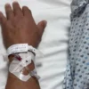 Latin Lover entra al quirófano, pide a fans que oren por él