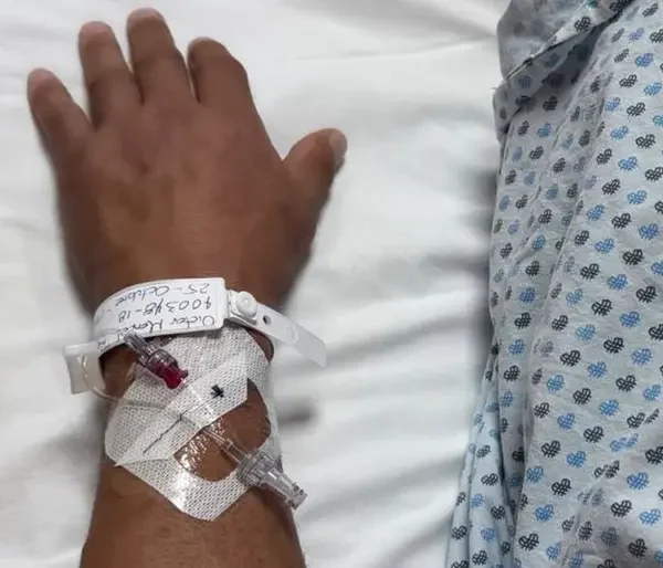 Latin Lover entra al quirófano, pide a fans que oren por él