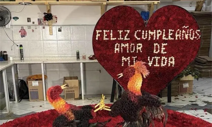 Llevan arreglos florales a la tumba de "El Mencho" por su cumpleaños 60