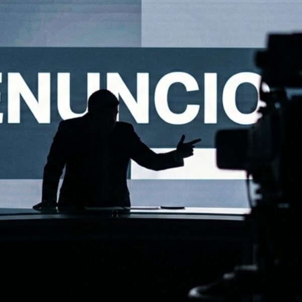 Periodista rompe en llanto, renuncia al aire y denuncia presuntas humillaciones