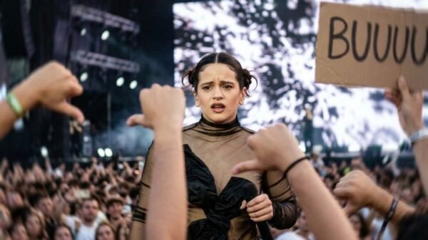 Rosalía provoca reacción del público chileno tras mencionar a Argentina en pleno concierto
