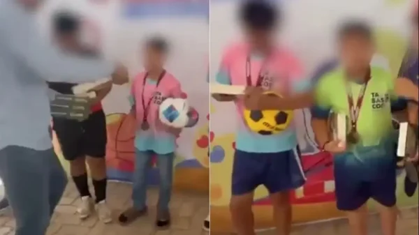 Critican que gobierno premió a equipo infantil de futbol con libros de AMLO (+Video)