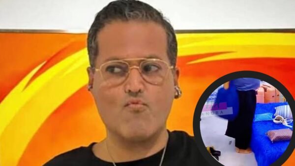 Aldo Rendón deja caer extraño objeto de su ropa en LCDLFM y lo intenta esconder; ¿era un vape?