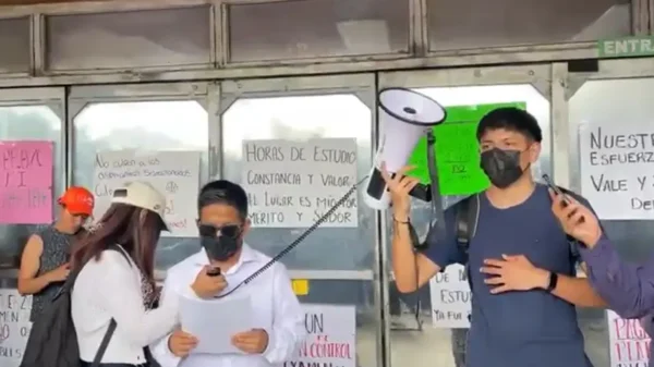 "¡Merezco mi lugar!" Estudiantes protestan en Ciudad Universitaria, por examen de control de manera presencial