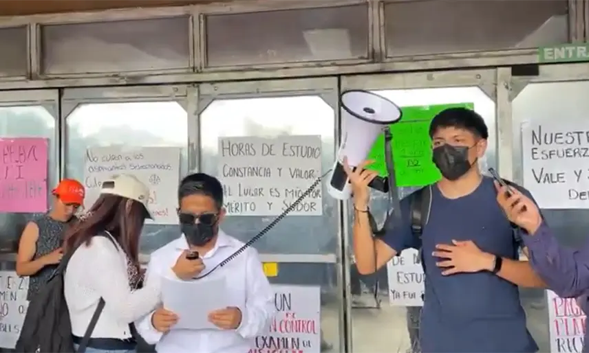 "¡Merezco mi lugar!" Estudiantes protestan en Ciudad Universitaria, por examen de control de manera presencial