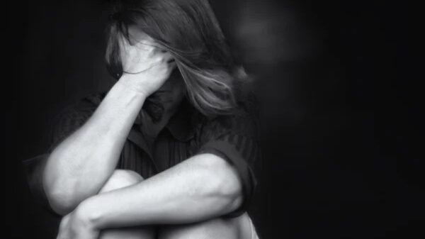 Querida actriz y conductora revela cuánto puede ver y teme perder completamente la vista