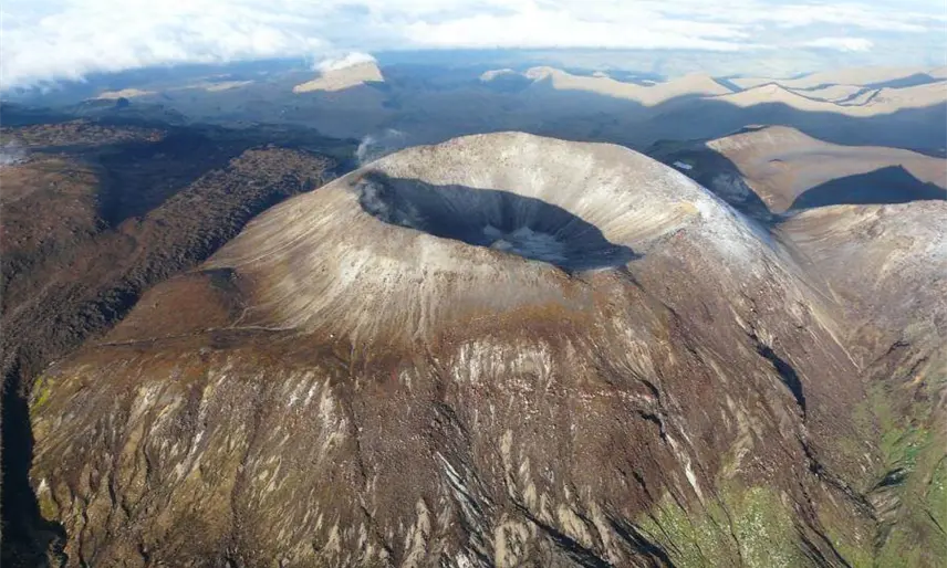 Tras sismo de 7.4 volcán Puracé en Colombia despierta; obliga el cierre temporal de aeropuerto