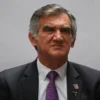 "Ya la enseñé 20 veces": Américo Villareal afirma que su visa está vigente