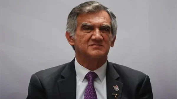 "Ya la enseñé 20 veces": Américo Villareal afirma que su visa está vigente