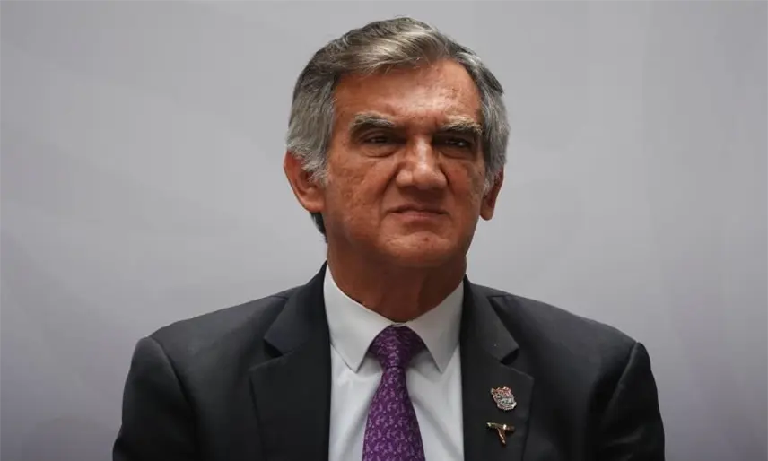 "Ya la enseñé 20 veces": Américo Villareal afirma que su visa está vigente