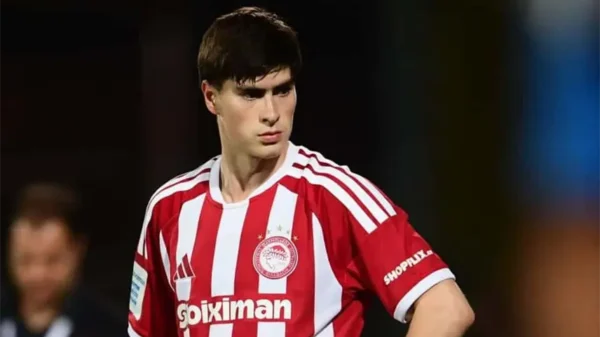 Debuta Armando "Hormiga" González con el Olympiacos en la Liga de Grecia