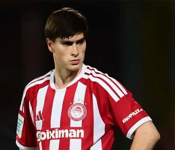 Debuta Armando "Hormiga" González con el Olympiacos en la Liga de Grecia