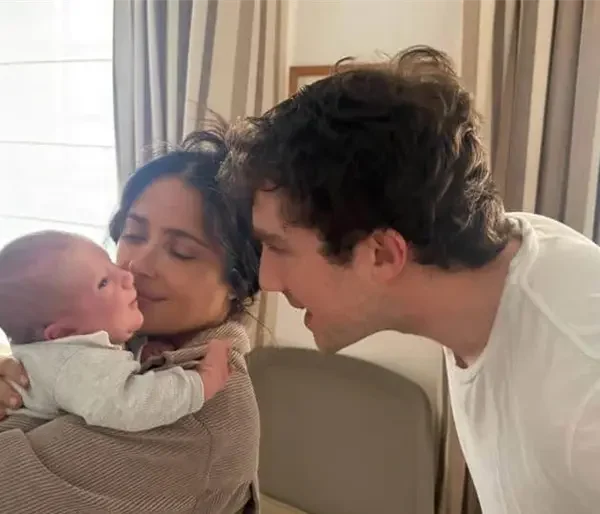 Salma Hayek se convierte en abuela a los 59 años