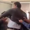 Pobladores irrumpen en Palacio Municipal y sacan al alcalde en San Salvador, Hidalgo