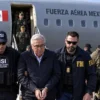 Exdirector de la DEA publica foto con IA de Rocha Moya detenido